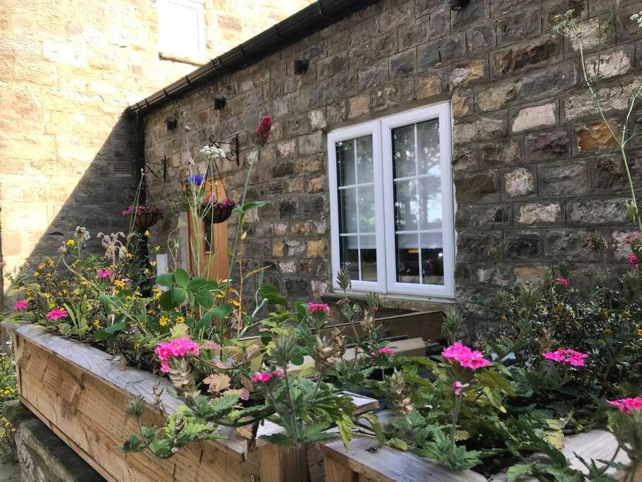 Luxury Barn Conversion At Rudding Харогейт Екстериор снимка