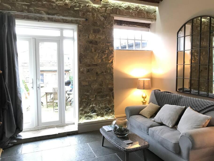 Luxury Barn Conversion At Rudding Харогейт Екстериор снимка